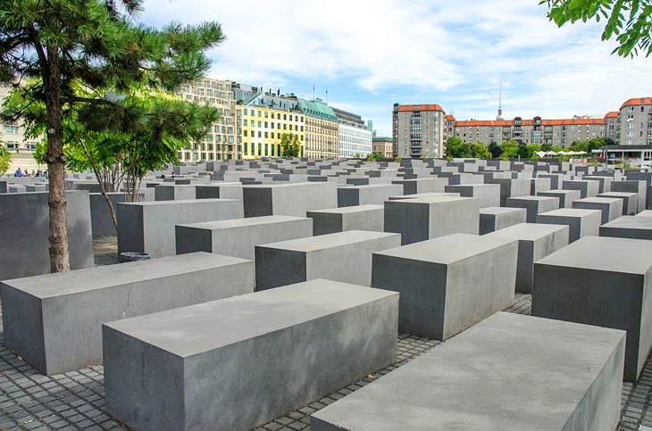memoral to thee murdered jews of europe